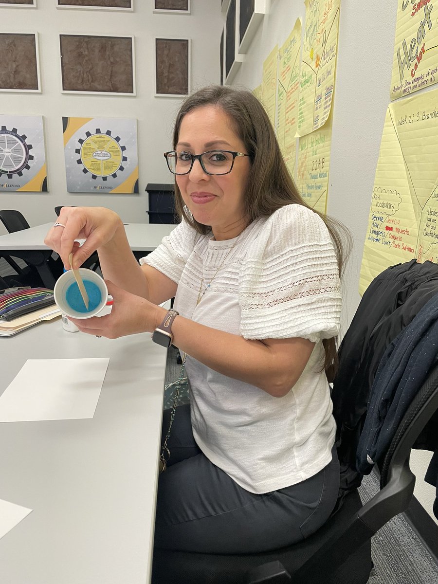 leannekodabeau's tweet photo. Science training and art!!! #rocketpride @Rockets120  @McAllenISD #science @ScienceMISD https://t.co/5MbkS2Lwps