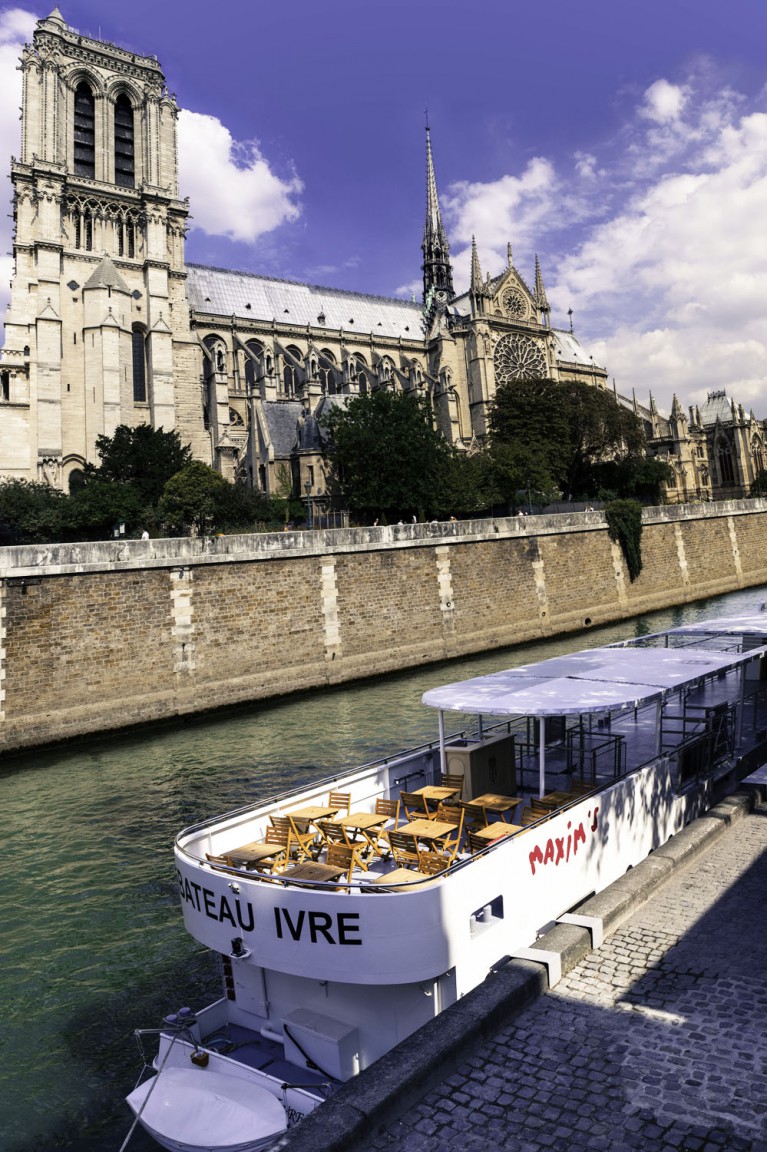 Journée d'agence travaux en immeuble  #CICM délégation travaux dans un cadre idyllique face à la cathédrale Notre Dame de Paris.
Merci au management d'avoir organisé cette sortie et les petites attentions qui ne font que fleurir le mieux vivre au travail. <a href="/GRDF/">GRDF</a> <a href="/SEnguehard/">Sandrine Enguehard</a> 👏👏