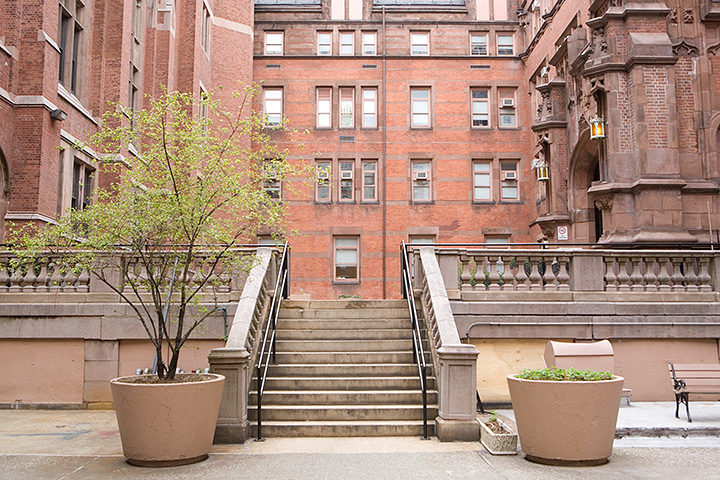 TCSummerMusic's tweet photo. Q: I'm not from New York City; will I be able to find housing for the Summer Residency?
A: Yes! Teachers College offers on-campus Summer housing for Hybrid Summer M.A. students.

Get the answers to all of your pressing questions on our FAQ page: 
https://t.co/XInOFIgvZE https://t.co/yCYDCYONvs