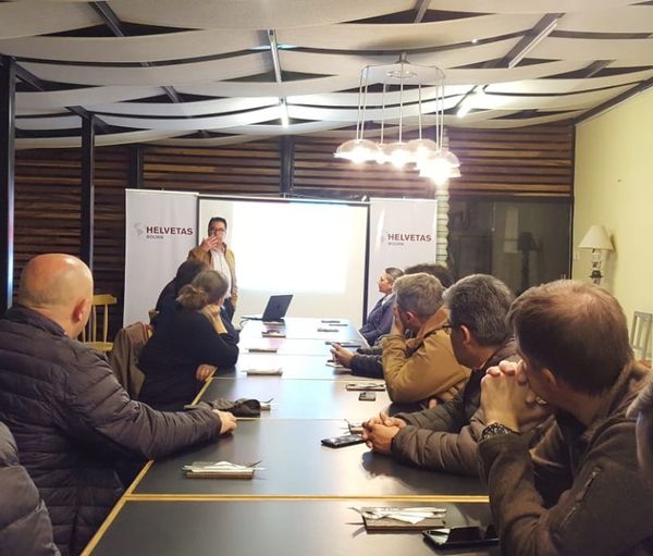 HelvetasBolivia's tweet photo. Equipo de Helvetas Bolivia presentó la Estrategia HELVETAS en Sucre, que visibiliza HUB Sucre, un Modelo de Territorio Resiliente que se construye desde sinergias con diferentes actores.
#GestionAmbientalMunicipal #CoreUrban
#Chalai https://t.co/9LXqJDemqh