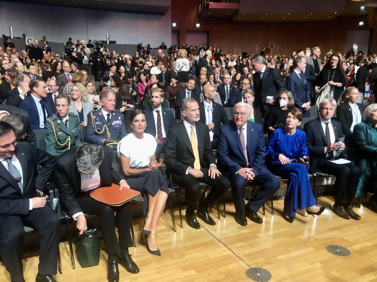 Book_Fair's tweet photo. The official Opening Ceremony of Frankfurter Buchmesse #fbm22 starts - with King Felipe VI and Queen Letizia from #Spain, German President Frank-Walter Steinmeier and Elke Büdenbender in attendance https://t.co/uO4LnfcDaW