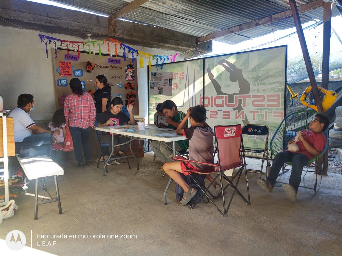 IEEASLP_rioverd's tweet photo. Actividades del círculo de lectura, en la colonia San Marcos de Rioverde perteneciente a la micro región 07. Así como ellos acércate a nuestra institución y obtén tu certificado de primaria y secundaria. 📙📚📖✏️ https://t.co/PRTxiPGqB3