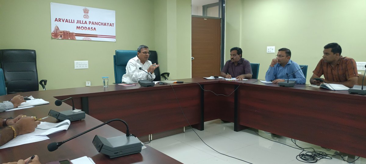 PmjayArvalli's tweet photo. Resp. DDO sir is taking review meeting for PMJAY card distribution and give valuable suggestions to health department with PO, THO &amp; cordinators of CSC @CollectorArvali @DdoArvalli @mdnhmgujarat @IecArvalli @GujHealth https://t.co/0dbDp2hhtn