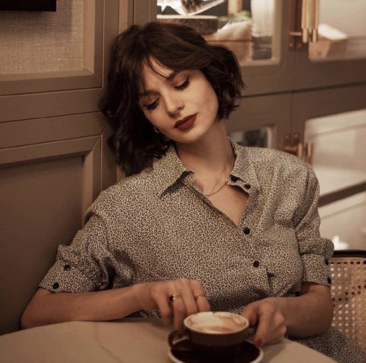 ﺁﺣﺐ ﺍﻵﺷﺨﺎﺹ . ♡. 
 ﺍﻟﺬﻳﻦ ﻻﺗﻐﻴﺮﻫﻢ ﺍﻟﺤﻴﺎﮦ ! 
 ﻳﺒﻘﻮﻥ ﻛﻤﺎ ﻋﺮﻓﻨﺎﻫﻢ ﺁﻭﻝ 
 ﻣﺮﮦ :