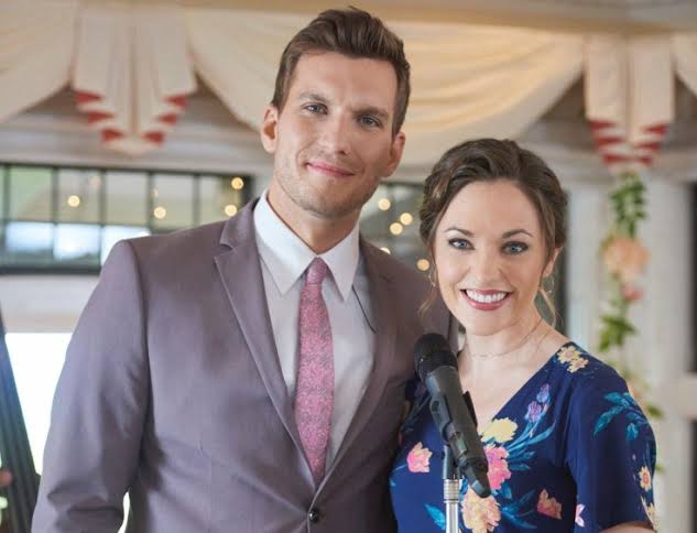 norwin_balboa's tweet photo. Sister's Wedding is The Best Way That Photographer @LauraOsnes And Ex-Boyfriend @scottmfoster Doing a Duet Leads to Even Sweeter Song.
Watch #InTheKeyOfLove Today at 2e/1c on @hallmarkchannel! 😍👰🏻♀️🎤🎵🗝️❤️ https://t.co/Y356bGPUBm