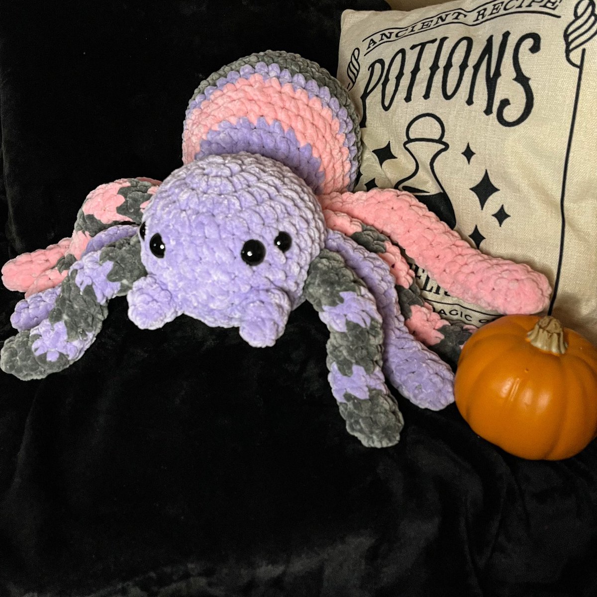 maplecovecrafts's tweet photo. spider raffle!! $150 value!

$2 per entry
$5 for 10
you can buy as many as you’d like 

contiguous US only

please leave your @ and a spider emoji in the memo 

ca/vmo: maplecovecrafts
https://t.co/rsuWgv5MNU 

ends 10/23 🖤🕷️🕸️ https://t.co/u2ea4euR9R