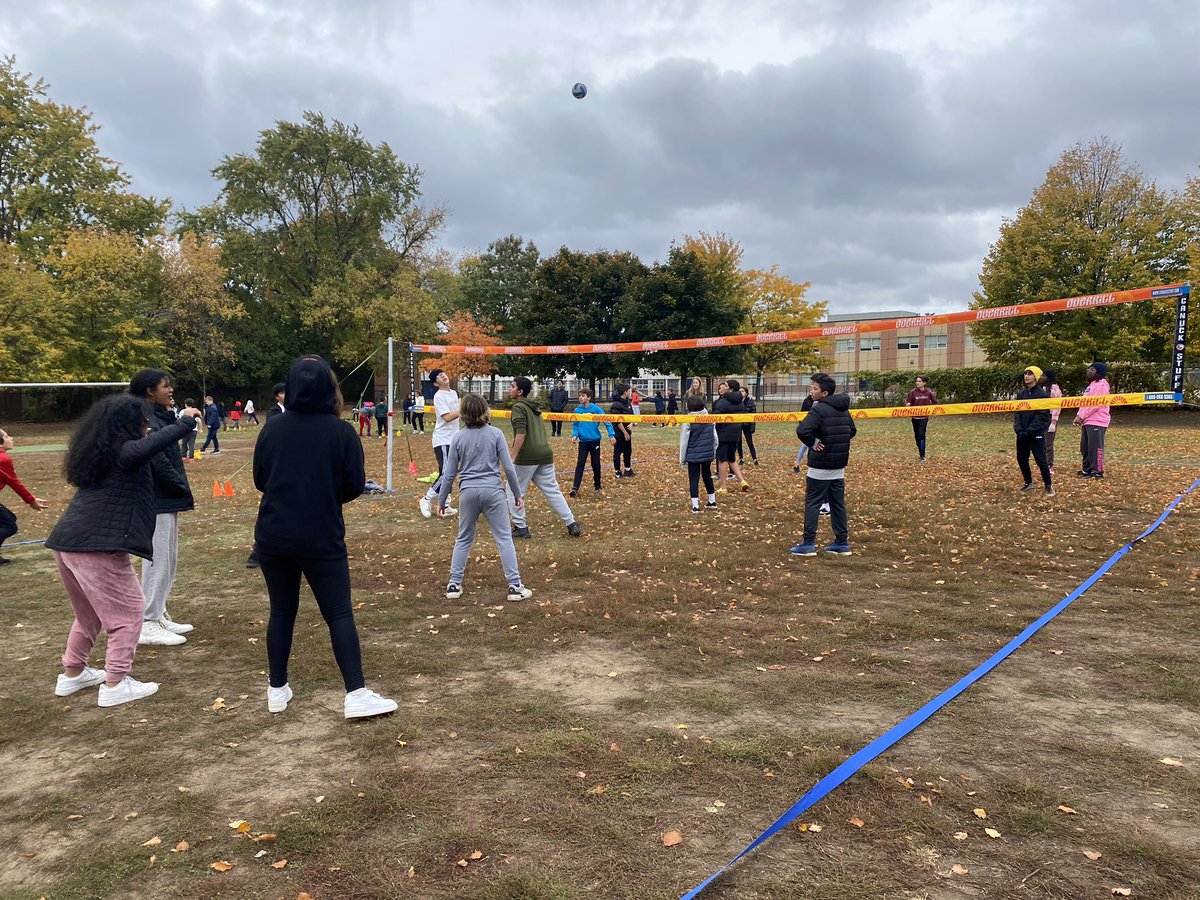 mrsgdy's tweet photo. Take me Outside a HUGE success!! Students had an amazing time! Thanks to @MsZabukovec for organizing!! @StTimothyDPCDSB https://t.co/sZT97d7Xqz