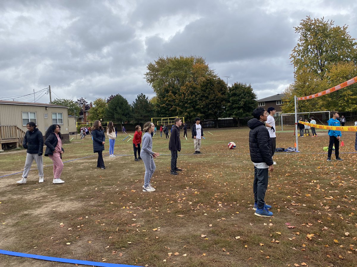 mrsgdy's tweet photo. Take me Outside a HUGE success!! Students had an amazing time! Thanks to @MsZabukovec for organizing!! @StTimothyDPCDSB https://t.co/sZT97d7Xqz