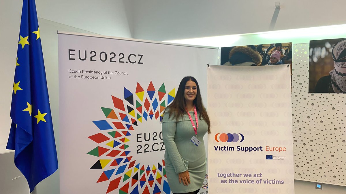 dogtoranimal's tweet photo. Hoy estamos en Bruselas, asistiendo al encuentro internacional de #FADO @VictimSupportEU. Compartiendo experiencias, creciendo junt@s, humanizando la justicia.
#FacilityDogsEurope #SafeJusticeForVictims #facilitydogs #event #EUVictimsRights @CZECHIAinEU https://t.co/vTzXmxiKJX