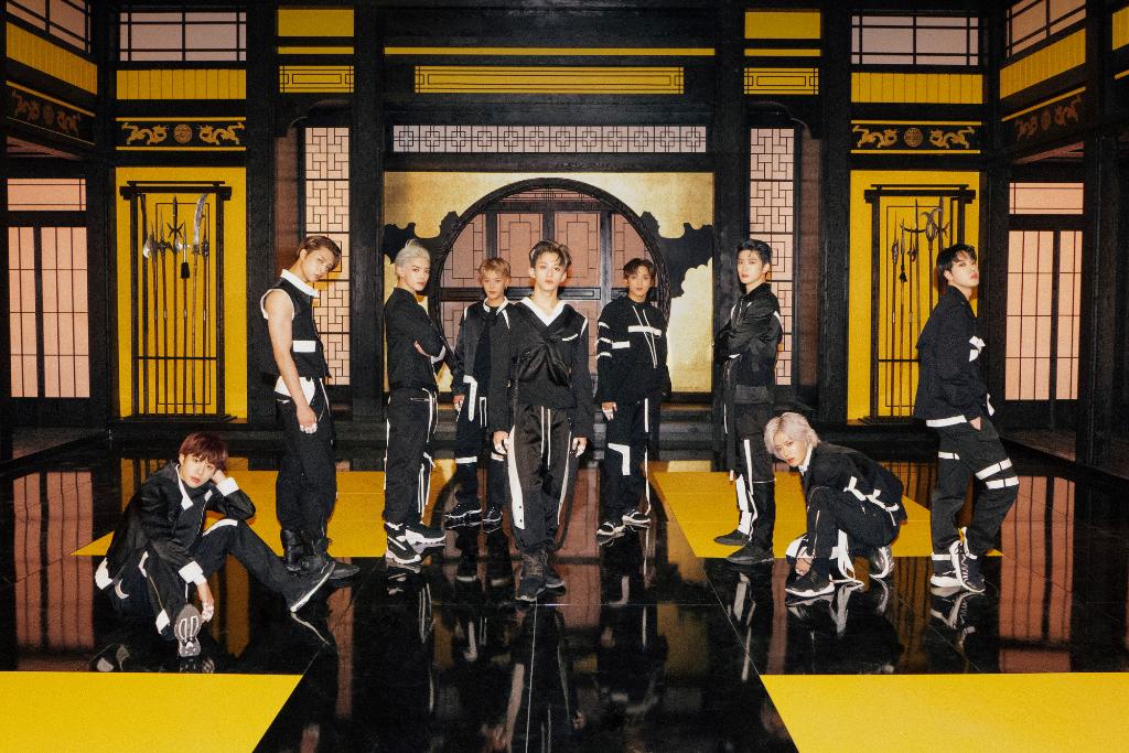 kkoongie_taemin's tweet photo. @ATBO_ground @ist_ent IS YOUR COMPANY NOT GONNA DO ANYTHING ABOUT THIS BLATANT CONCEPT PLAGIARISM???

@SMTOWNGLOBAL should probably sue your company for plagiarism. https://t.co/PwX8pLFEql
