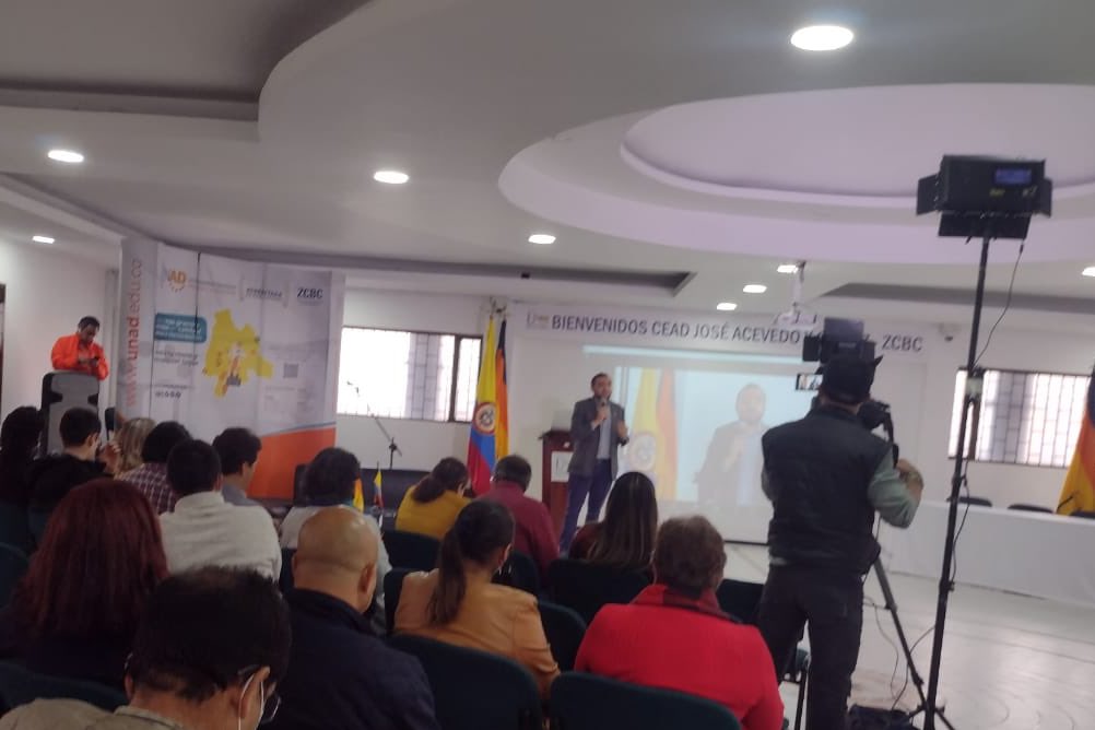 Ahora mismo 🚨 
La <a href="/UniversidadUNAD/">Universidad UNAD</a> lidera el IX Encuentro Interzonal de Investigación, organiza <a href="/UNADSIGI/">Sistema de Gestión de la Investigación UNAD</a> articulado con <a href="/VIEMUNAD/">Vicerrectoría de Innovación y Emprendimiento UNAD</a> 

Investigación en las regiones y emprendimiento en las cenas, transformando territorios #UNADEvoluciona

Conéctate ahora 😁
youtu.be/SDWXvC2GDMk