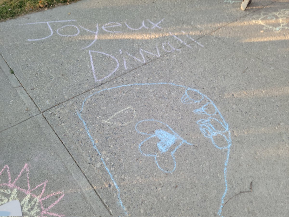 Mme_Belding's tweet photo. Rangolis for Diwali!!! Happy Diwali!!! https://t.co/uuQqgOSwDD
