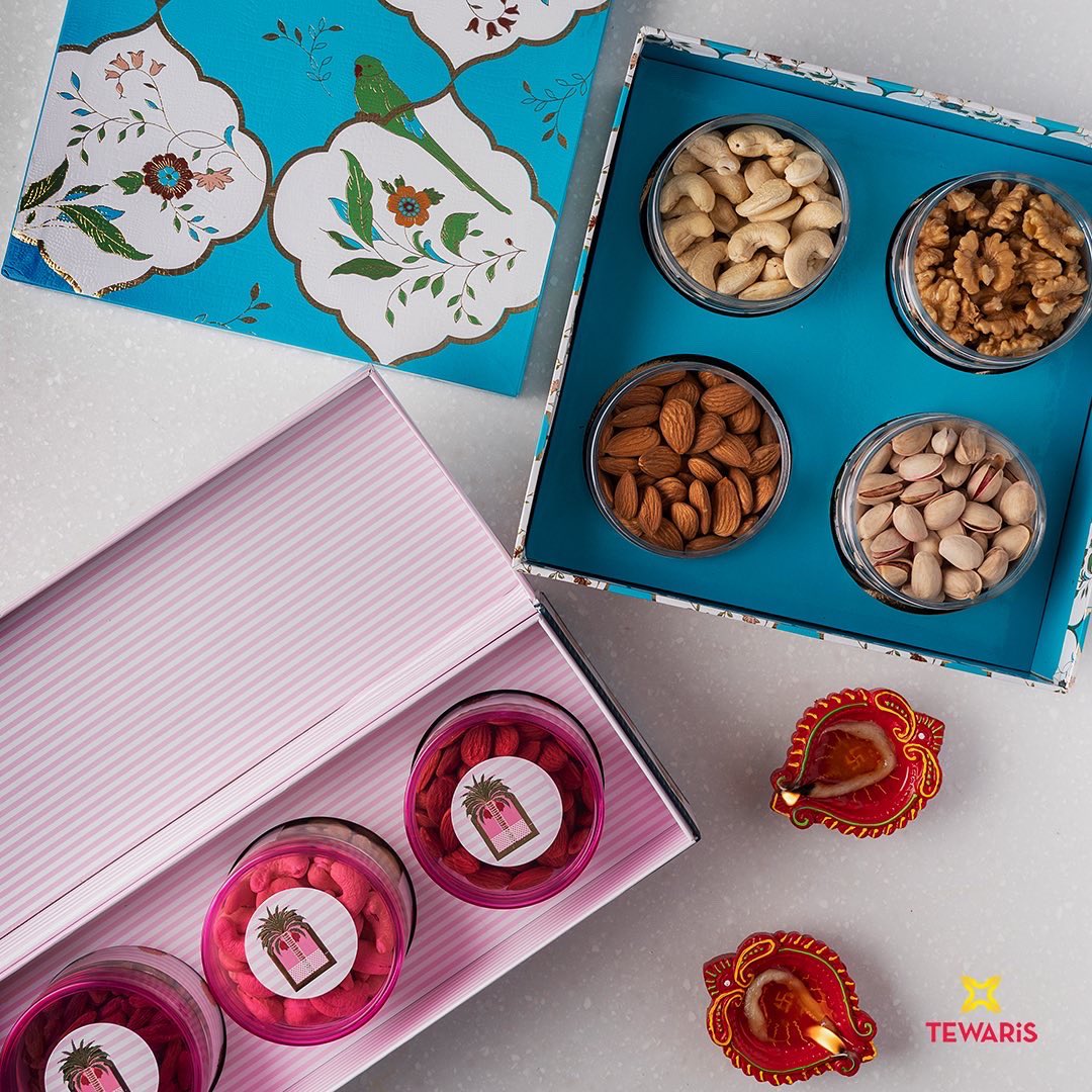 tewarisofficial's tweet photo. This Diwali, keep it classy with our Dry fruit Hampers! 😍✨
Available in various sizes and customizable as per your needs.
To place your order, visit the nearest store now!
#diwalihampers #diwaligifts #diwali #diwali2022 #gifthampers #dryfruits #dryfruitbox #dryfruithampers https://t.co/hu5WVZYZMm