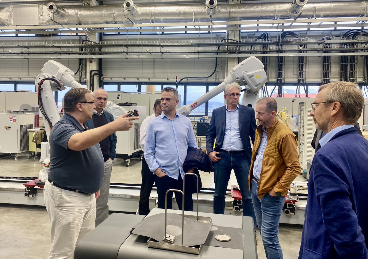 RICAIP_EU's tweet photo. Today we had visitors in our soon launched #RICAIPTestbedBrno! 🫱🏻‍🫲🏼

Thanks to the participants of the @interregeurope workshop at @CEITEC_Brno @VUTvBrne for taking a tour around our facility 🦾

#RICAIP #testbed #industry40 #ai #brnoregion #czechrepublic https://t.co/AeVphIWM9g