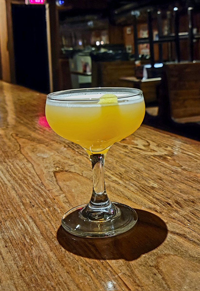 AuntieMaes's tweet image. It's Apple Brandy season, y'all! Try our new Jackrabbit cocktail made with house-infused apple brandy!