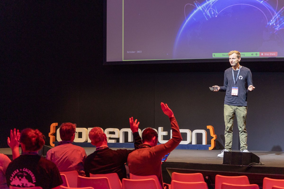 Che dite? Come procede il primo giorno della #CodemotionMilan22?
Noi si vola!✈️