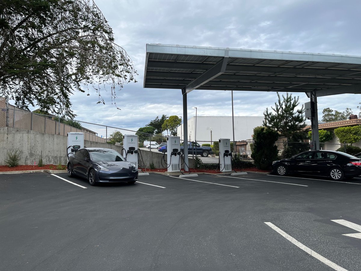 electricfelix's tweet photo. First photos on @plugshare at your service!
Pretty superdupercool: easy payment by #payter 🇳🇱
⚡️⚡️⚡️
#alwaysbecharging
#USA
#infrastructure https://t.co/MkSg00E6QM
