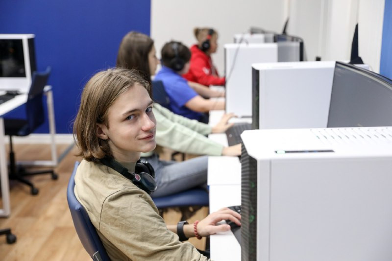 Skolkovo Foundation (@sk_en) on Twitter photo Skolkovo resident offers free coding courses 👨💻
<a href="/mintsifry/">Минцифры России</a> and Uchi.ru are launching free programming courses for teens as part of the "Code of the Future" project. Skolkovo resident offers free coding courses 👨💻
<a href="/mintsifry/">Минцифры России</a> and Uchi.ru are launching free programming courses for teens as part of the "Code of the Future" project.