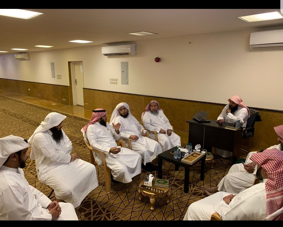 aleibeid's tweet photo. بحمد الله وتوفيقه زار المجمع
   الرئيس التنفيذي             مدير الفروع
الشيخ إبراهيم العباد     الشيخ إبراهيم الهذال
_____
حيث اطلعوا على سير الحلقات وخططها والمستويات العلمية وقراءات الطلاب 
وتجولوا في الحلقات 
فجزاهم الله عنا خير الجزاء .
#الخرج
#جمعية_المركز_الخيري https://t.co/QScQbHoYHt