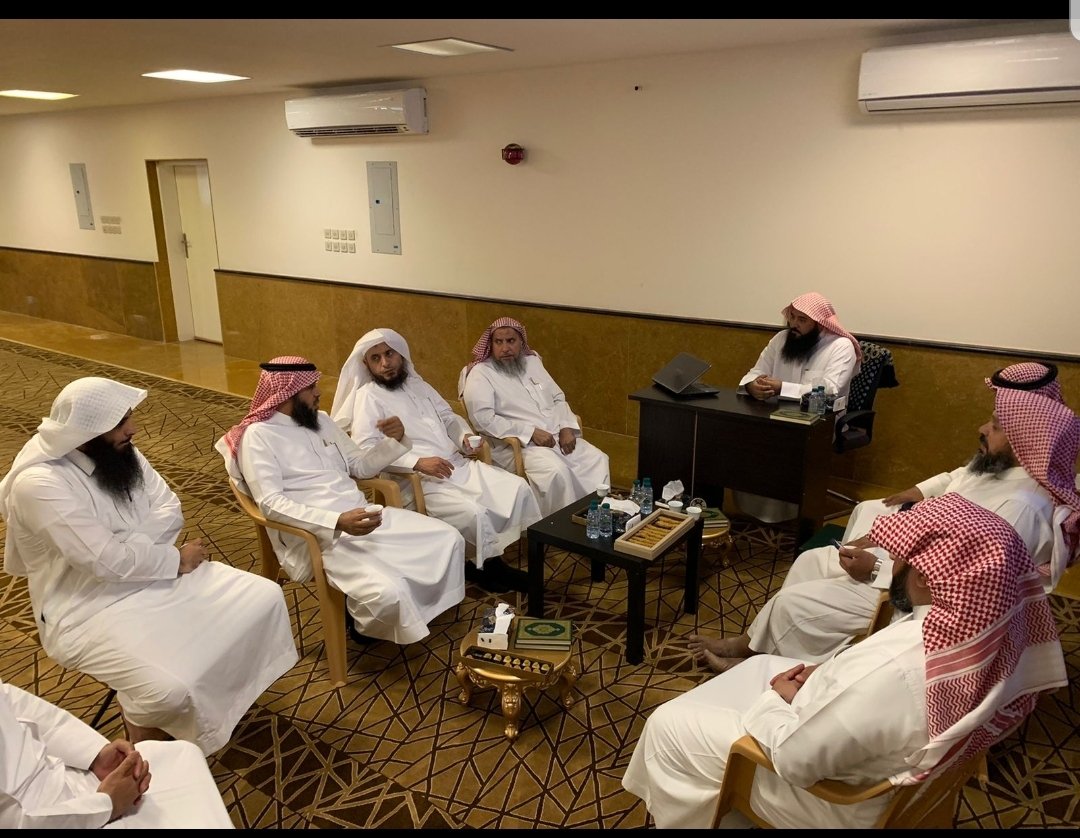 aleibeid's tweet photo. بحمد الله وتوفيقه زار المجمع
   الرئيس التنفيذي             مدير الفروع
الشيخ إبراهيم العباد     الشيخ إبراهيم الهذال
_____
حيث اطلعوا على سير الحلقات وخططها والمستويات العلمية وقراءات الطلاب 
وتجولوا في الحلقات 
فجزاهم الله عنا خير الجزاء .
#الخرج
#جمعية_المركز_الخيري https://t.co/QScQbHoYHt