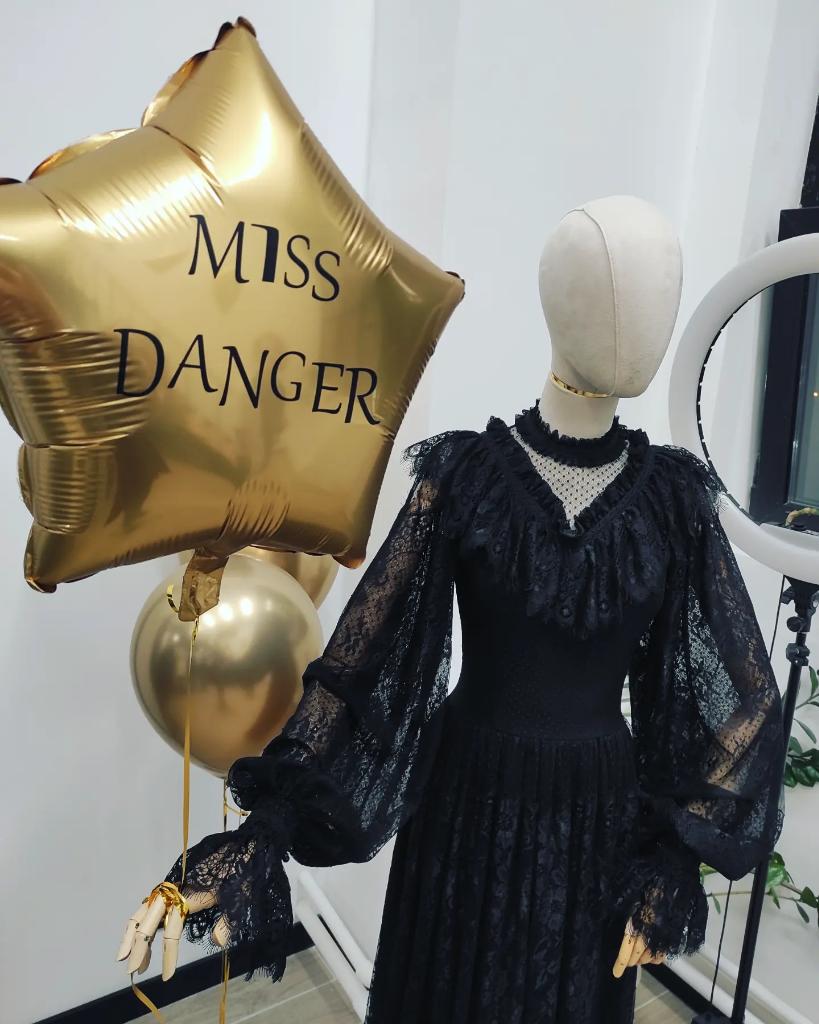 missdangershop's tweet photo. This Sunday we celebrated long awaited the grand opening of Miss Danger studio and showroom 🎉🥂✨ It was cozy party with close friends 💗
.
#missdangershop #eglcommunity #lolitafashion https://t.co/eS95hCzWuI