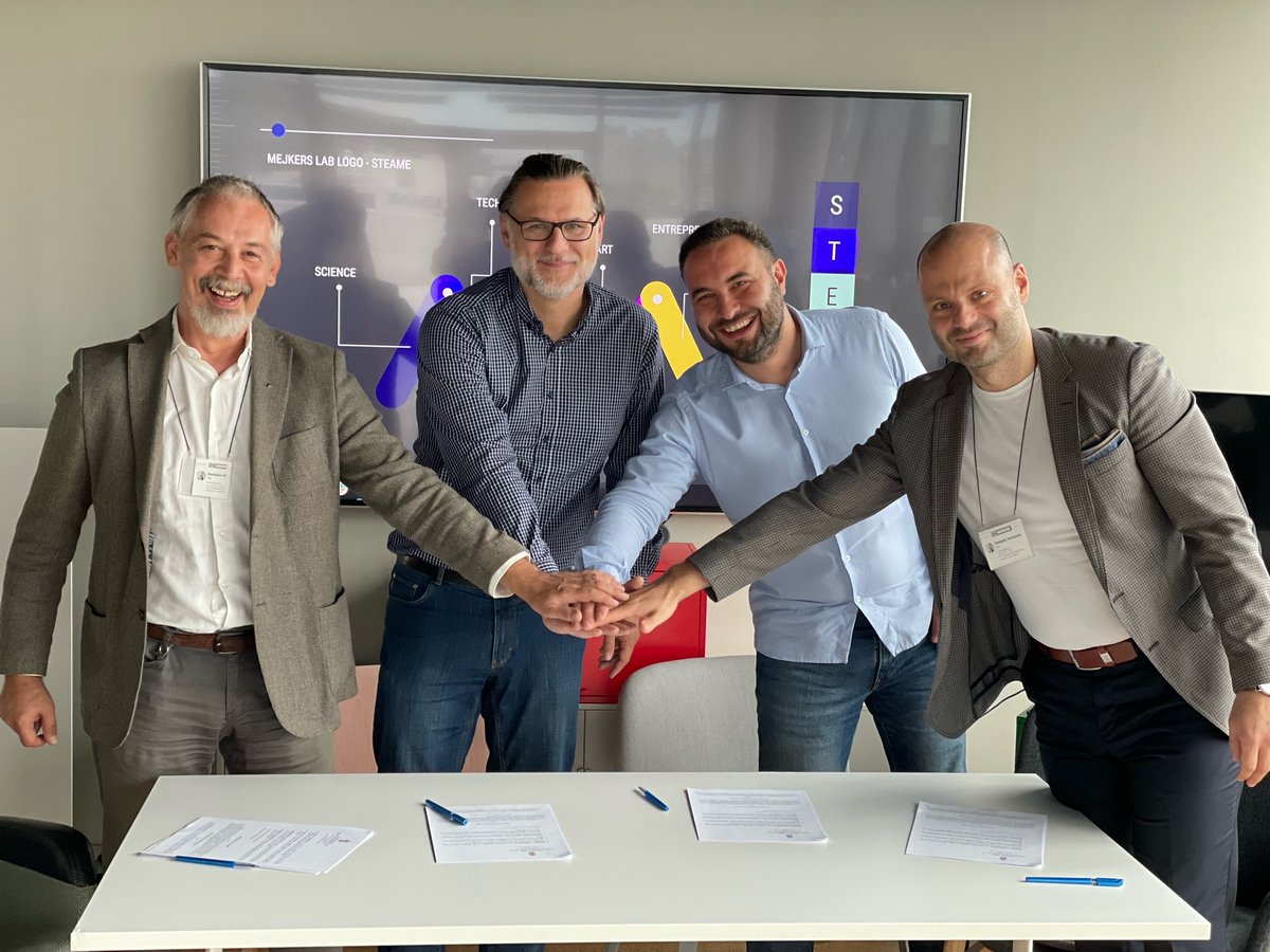 Udružili smo se sa <a href="/CPNSrbija/">Centar za promociju nauke</a> , <a href="/JA_Serbia/">DostignucaMladih</a> i <a href="/DigitalnaSrbija/">Inicijativa Digitalna Srbija</a>  u Grupu za obrazovanje, kako bismo zajedno podržali razvoj  (srednjoškolskog) obrazovanja u Srbiji kroz STEAME pristup.  Više informacija na: bit.ly/3COKDDc