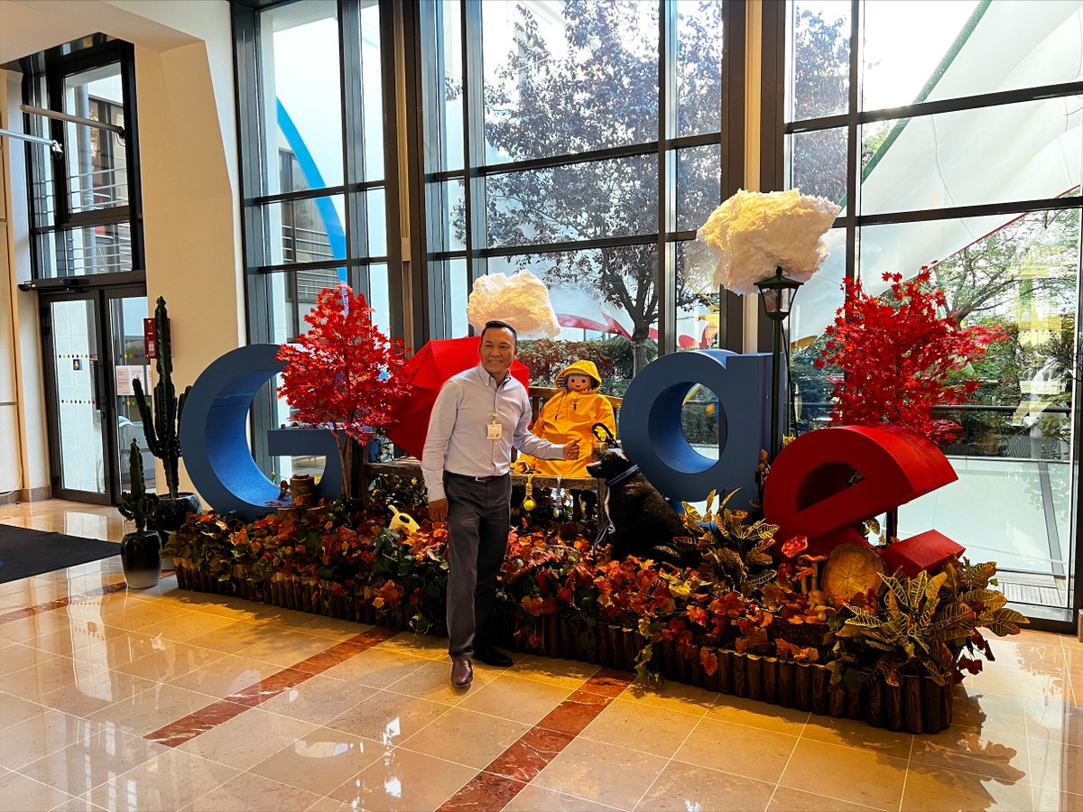 Epsilondatamktg's tweet photo. [EPSILON x GOOGLE]
Merci à @GoogleFR d'avoir accueilli nos certifiés #GoogleCloud lors d'une matinée dédiée.
Nous sommes fiers de ce partenariat grandissant et d'être le 1er partner Google en France à proposer une offre combinant le meilleur de GCP &amp; GMP.
#EveryInteractionCounts https://t.co/wTyDtXRdgY