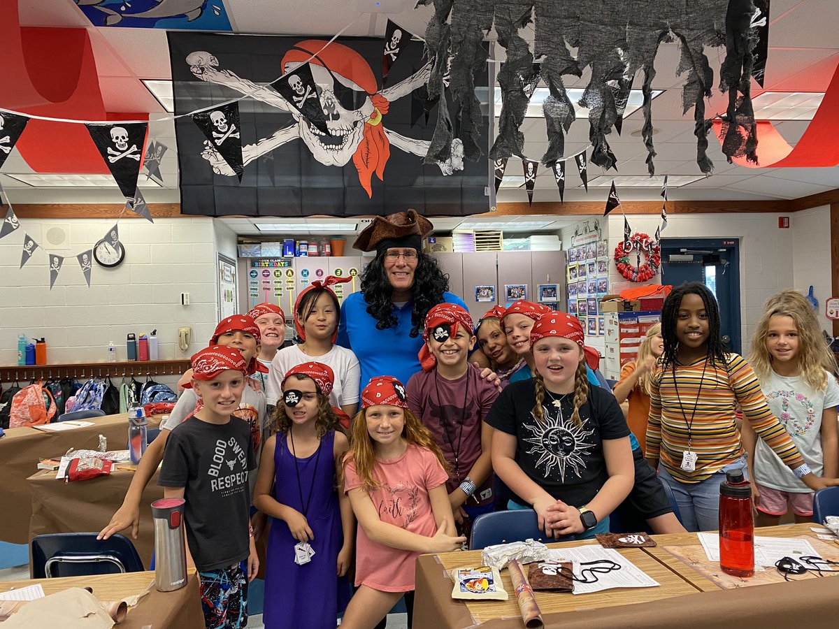 AFederiam's tweet photo. 🏴‍☠️🏴‍☠️It’s a Pirate’s Life for all of LOE 🏴‍☠️🏴‍☠️@LaurelOakElem @LaurelOakPTO @collierschools @LKerlek @ms_joyce1 @MsMacri3 https://t.co/XSjcYlZLA7