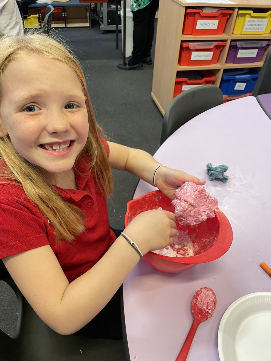 RiddingsJnr's tweet photo. As part of Yr3s Unit of Learning on RE @ShrewsburyRJS have been making their very own Diwali sweets with @nicgodfrey919 - not sure our cleaners are going to be hugely amused though #icingsugar! 😂 https://t.co/cu449j4La3