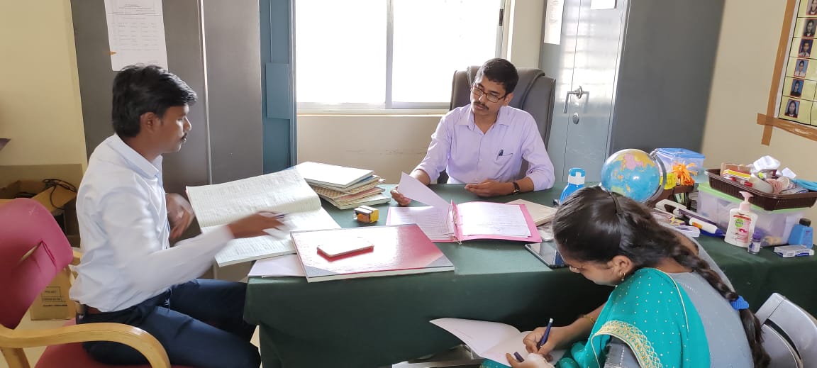 ಮಾನ್ಯ ಜಿಲ್ಲಾ ಅಧಿಕಾರಿಗಳು ಅ.ಕ.ಇ ಬಾಗಲಕೋಟೆ ಇವರು ಇಂದು MAMS 1 Bagalkote ಶಾಲೆಗೆ ಬೇಟಿ ನೀಡಿ. ಶಾಲೆಯ ಎಲ್ಲಾ ದಾಖಲೆಗಳನ್ನು ಪರಿಶೀಲಿಸಿದರು.ದಾಖಲೆಗಳ ನಿರ್ವಹಣೆ &amp;SSLC ಫಲಿತಾಂಶ ಸು ಸುದಾರಣೆಗೆ ಉತ್ತಮ ಸಲಹೆಗಳನ್ನು ನೀಡಿದರು.👏🏻 <a href="/Captain_Mani72/">Manivannan P 🇮🇳</a> <a href="/RaghavendraT198/">Raghavendra T</a> <a href="/MinorityDeptBgk/">MWD,Bagalkote</a> <a href="/DOMGOK/">Department of Minority Welfare, Govt of Karnataka</a> <a href="/ShivanandP14/">DO,Minority,Bagalkote</a>