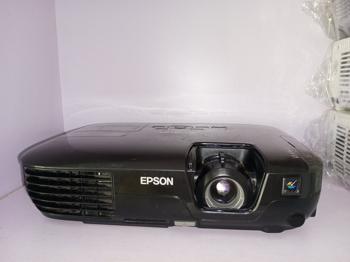 BestProjectplug's tweet image. The Epson PowerLite 1220 Projector is a XGA Conference Room Projector. This lamp based projector is capable of displaying 2,600 Lumens at its brightest setting with a native resolution of 1024x768.Call/WhatsApp ☎️ 07041816875 or visit our office physically.