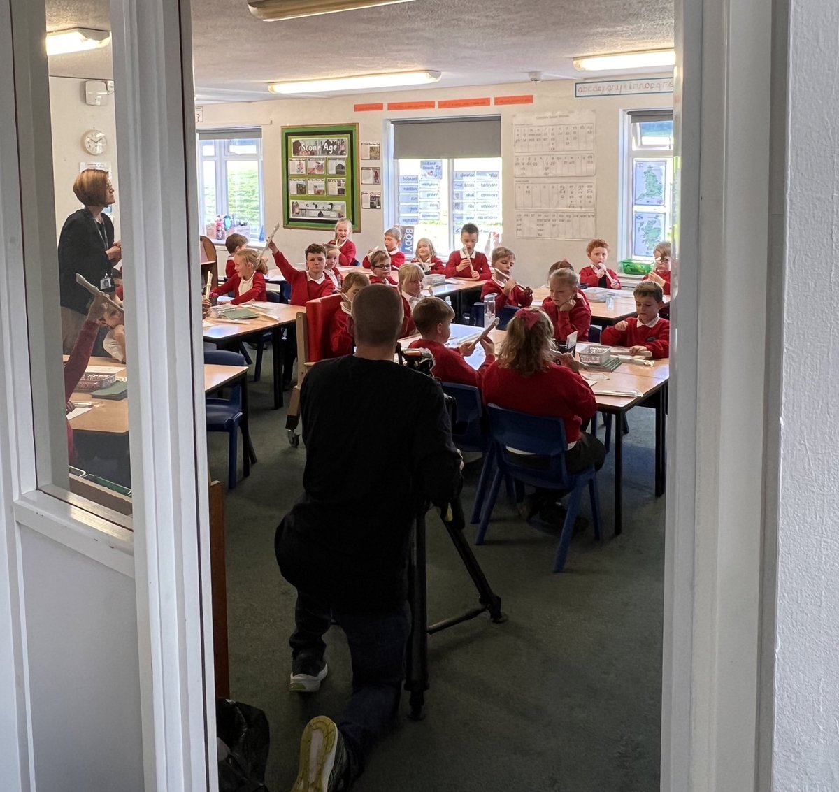 MissNorton_85's tweet photo. 🎥Year 3 were superstars today working with @GenomicsEngland to support their classmate. We had the BBC and @BBCFergusWalsh in school this morning and we had @Channel4News in school this afternoon. The children were a real credit to our school ⭐️ https://t.co/fTXfWH8OBu