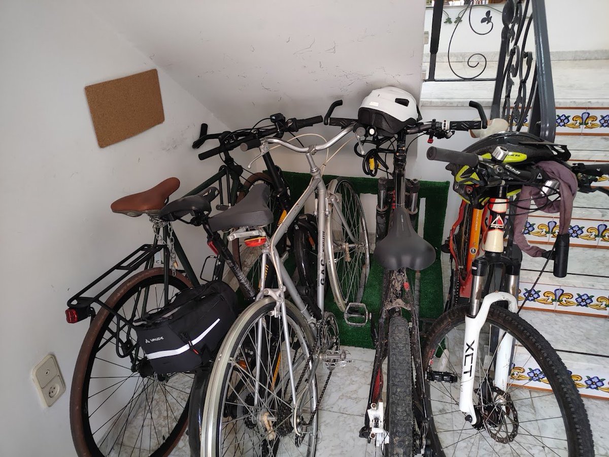 Medi_XXI_GSA's tweet photo. Se'ns queda xicotet l'aparcament de l'empresa...
L'haurem d'ampliar...
😂😂😂😂
🚲🚲🚲🚲
❤️❤️❤️❤️
#Mobilitat #Urbana #Sostenible
#NoContamina #NiGastaGasolina
#Bicicletes #Sostenibilitat https://t.co/1k9uPuDch8