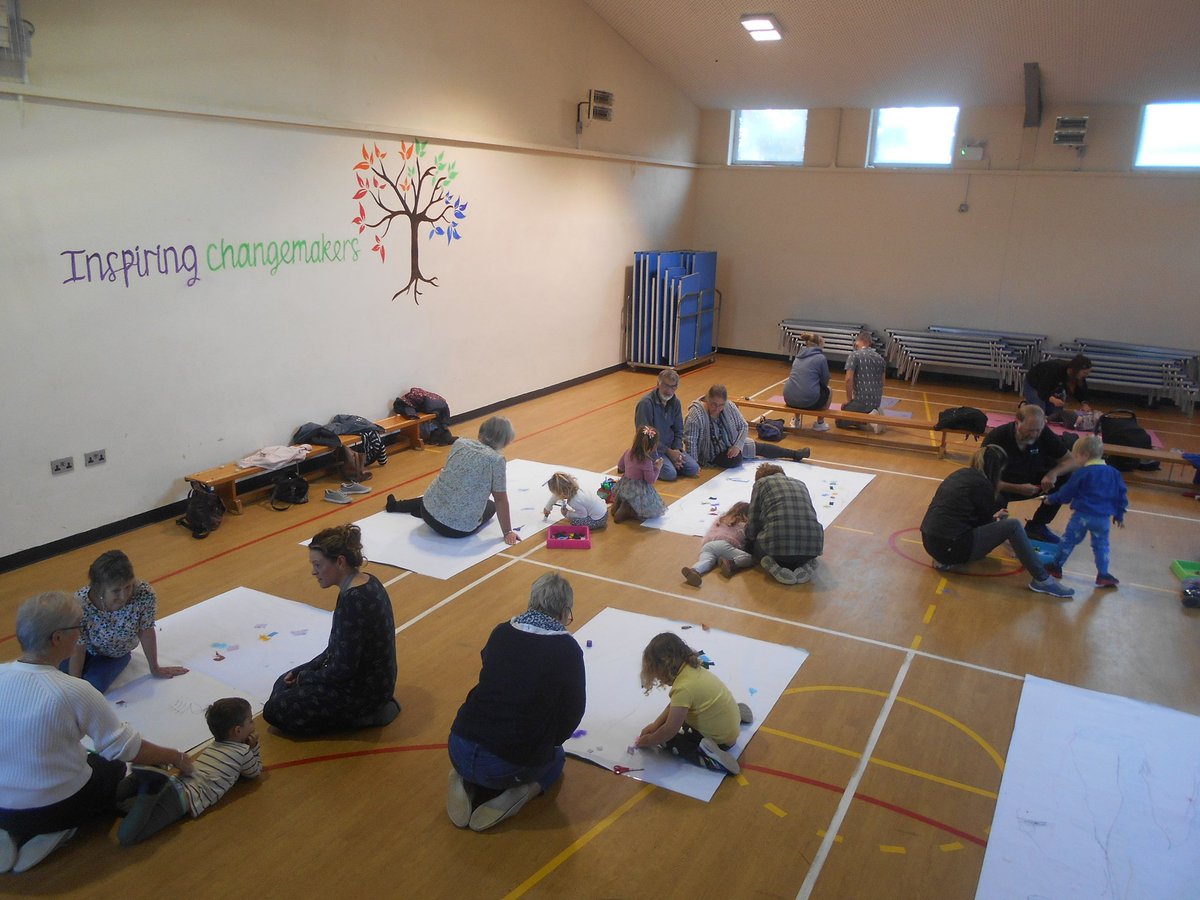 Owls welcomed Grandparents in for our Grandparents day! We loved large scale art drawing around each other and creating masterpieces. Then we enjoyed a cuppa and a biscuit together 🥰 
#Grandparents #Family #AllAboutMe #Community #EYC360