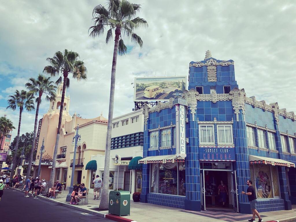 INTERCOT's tweet photo. Along the boulevard.
#waltdisneyworld50thanniversary #WDW50 #ICOT25 #LiveFromDisney #WDW https://t.co/ZpgQn1sl0p https://t.co/0BaQwmuRHr