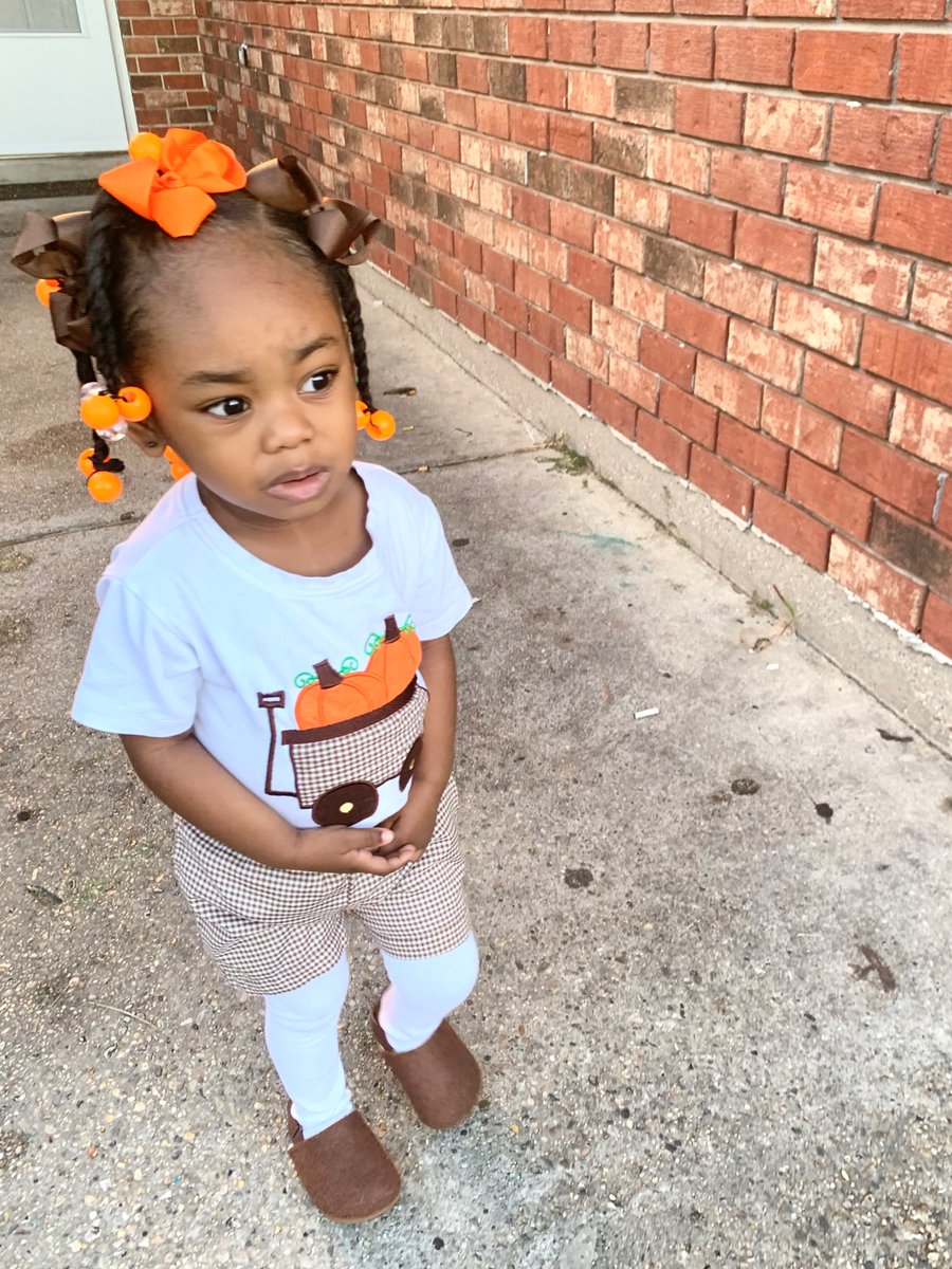 rayjonnn_'s tweet photo. MY PUMPKIN GOING TO THE PUMPKIN PATCH🎃🥺🔥 #msDior #hellofall🍂 #pumpkinpatch https://t.co/nuNokRRnMc