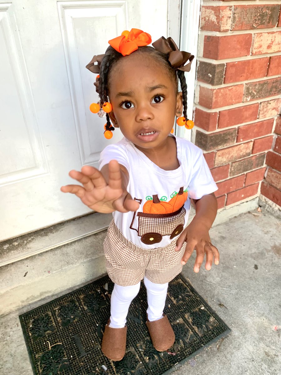 rayjonnn_'s tweet photo. MY PUMPKIN GOING TO THE PUMPKIN PATCH🎃🥺🔥 #msDior #hellofall🍂 #pumpkinpatch https://t.co/nuNokRRnMc