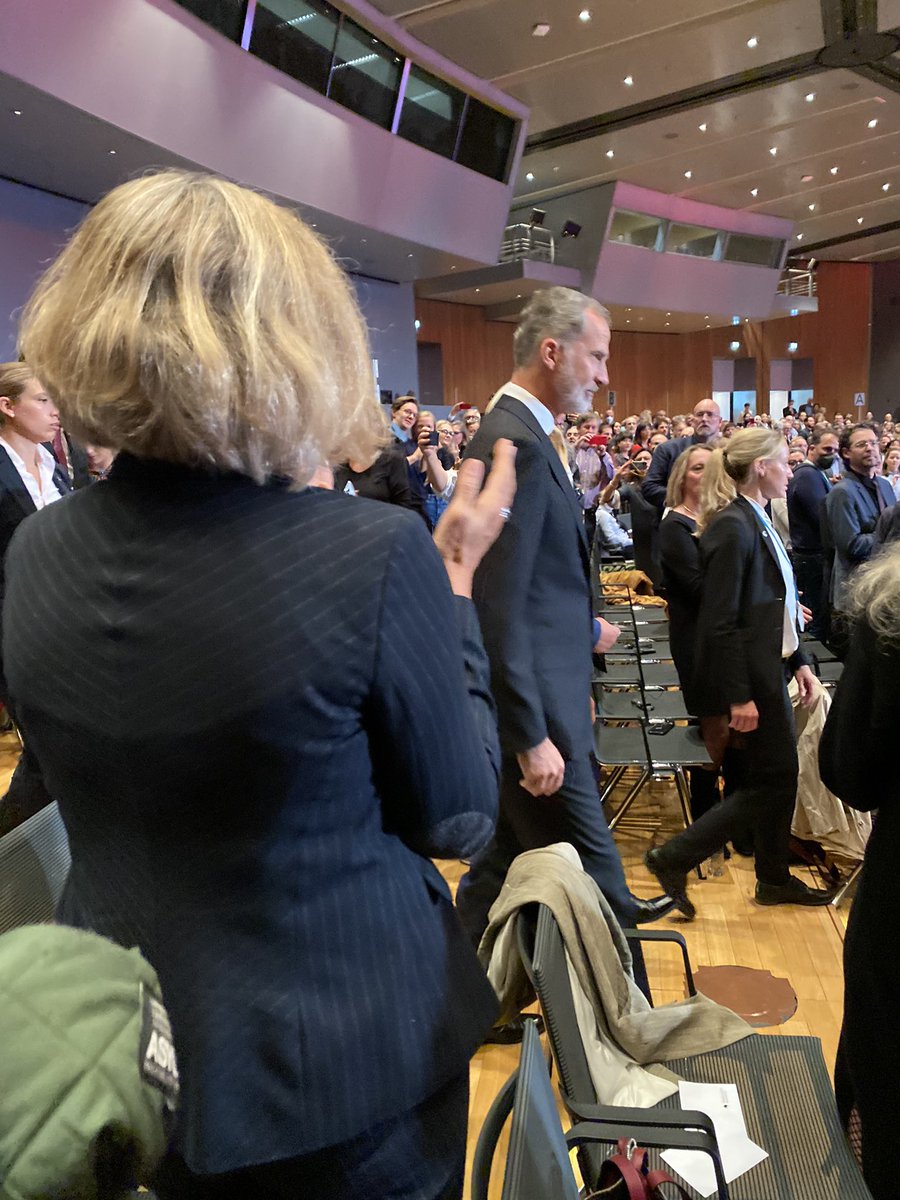 Su Majestad is here at the opening ceremony of the Frankfurt Book Fair #fbm22 #fbf22 where Spain is the Guest Country this year.

#creatividaddesbordante