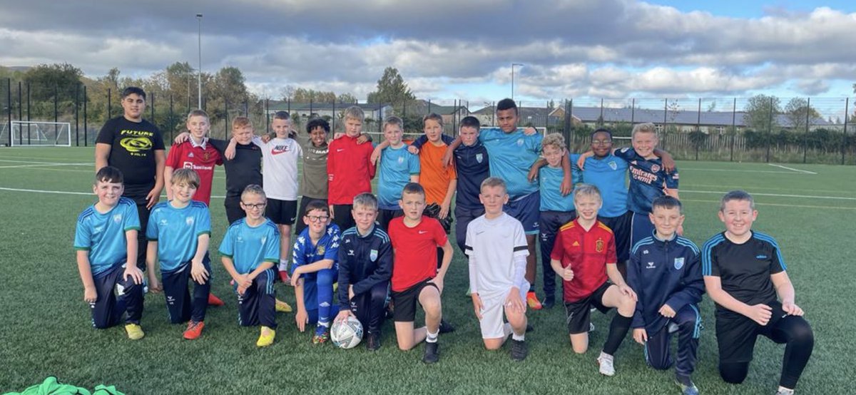 MaloneCollegePE's tweet photo. Great to see our 8 year football team in a challenge game vs our year 9’s. The game was played in the right spirit and very enjoyable to watch. We won’t mention who won 🙈 @MaloneCollege https://t.co/Y9E6agseVQ