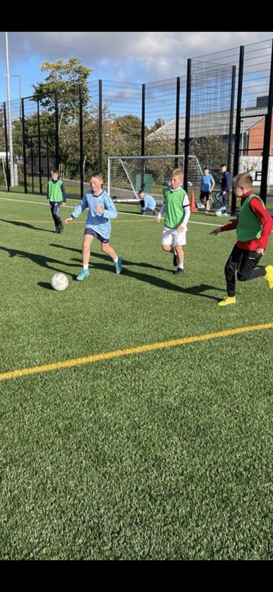 MaloneCollegePE's tweet photo. Great to see our 8 year football team in a challenge game vs our year 9’s. The game was played in the right spirit and very enjoyable to watch. We won’t mention who won 🙈 @MaloneCollege https://t.co/Y9E6agseVQ