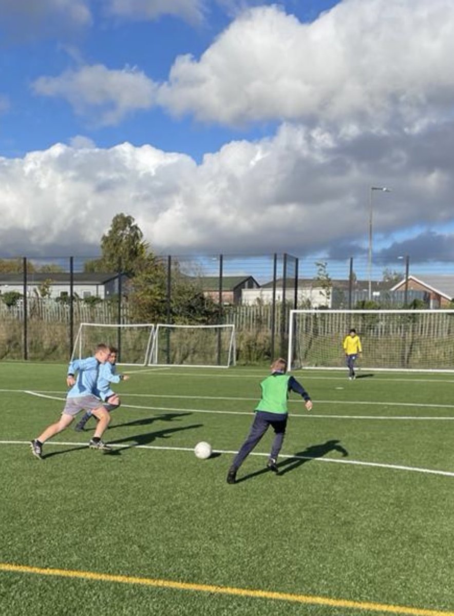 MaloneCollegePE's tweet photo. Great to see our 8 year football team in a challenge game vs our year 9’s. The game was played in the right spirit and very enjoyable to watch. We won’t mention who won 🙈 @MaloneCollege https://t.co/Y9E6agseVQ