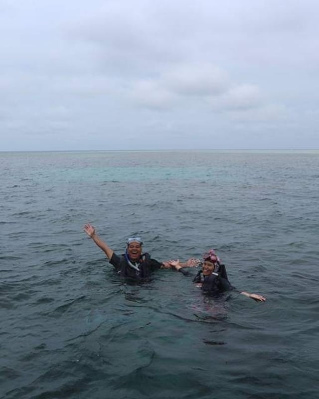 XdichiX's tweet photo. @samsungID #BestMomentOfLife ketika mimpiku sedari kecil ingin berenang bersama Whale Shark 🦈 di Talisayan, Derwan, Balikpapan terwujud. Apalagi bisa snorkling bareng ubur2 jinak di Kakaban Island hanya ada dua spot didunia!! Amazed! Sama keindahannya @tjiktao @sarsayfa #SamsungBestMoment https://t.co/7Gu8c5aGrf