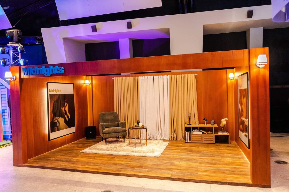 swifferupdates's tweet photo. 🕰️ | @UMUSICPH Unveils a stunning ‘Midnights Lounge’ for their upcoming listening party, in honor of @taylorswift13’s  #TSMidnights Album 🥳

Filipino swifties can vistit the set at UMUSIC fanverse, Podium Hall, Level 6, Podium #ARIAsTaylorSwift https://t.co/I0IOMd3cHs