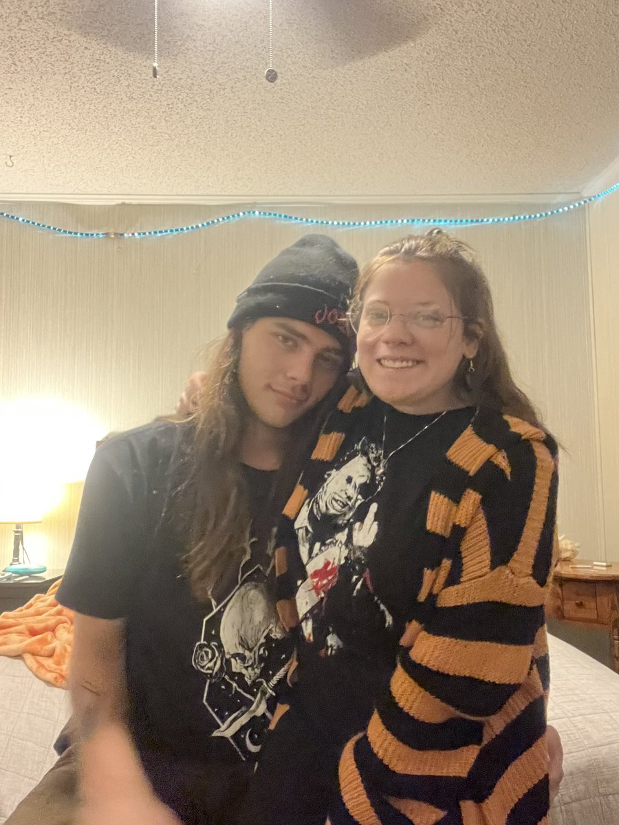 JOEgoDIExx's tweet photo. I present to you the CEO of the BAD BITCH department miss Taylor James @Death_BySociety  #cute #badbitch #sexy #girl #eboy #egirl https://t.co/HrpunGmUPe