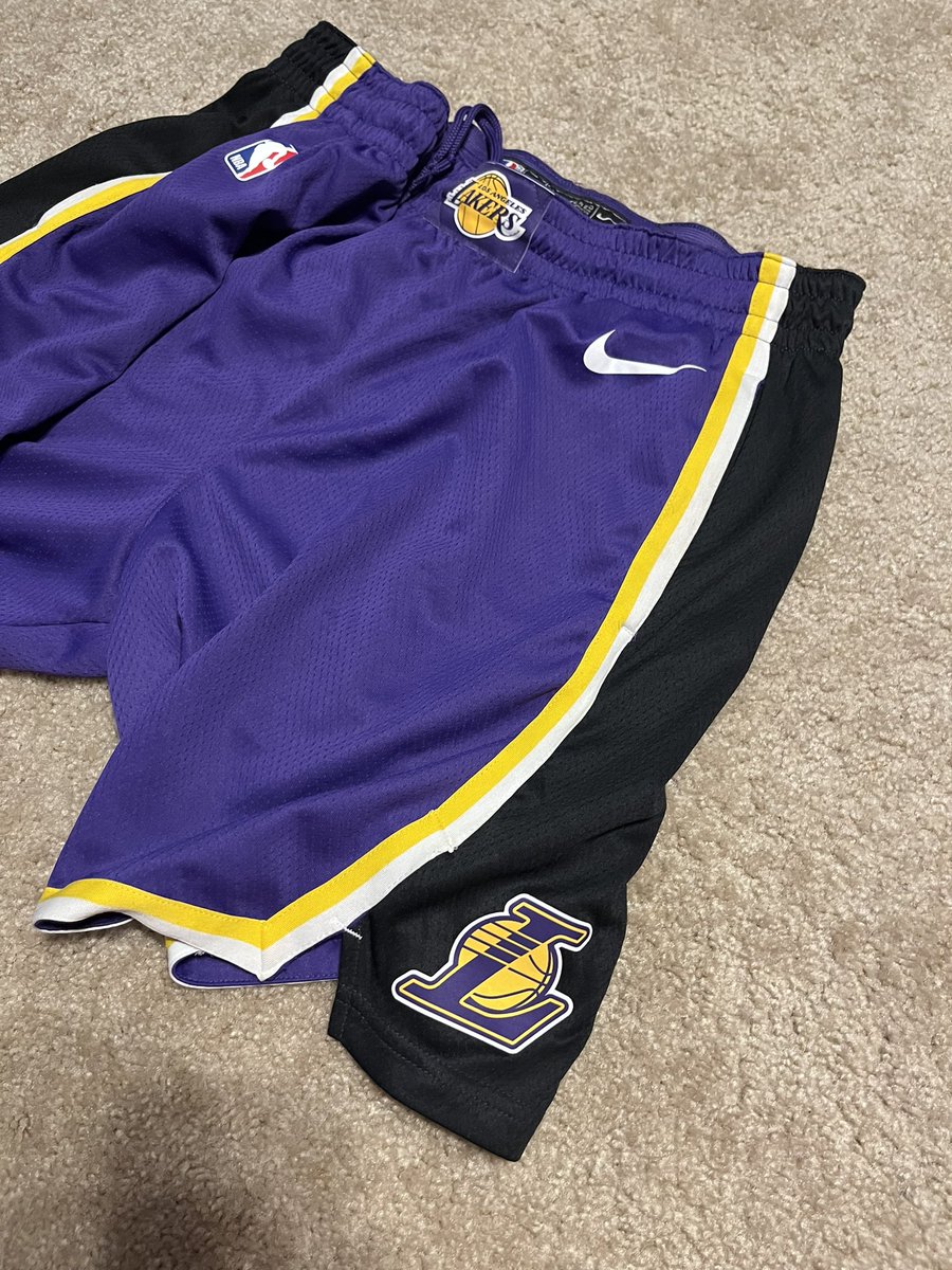 DMND21's tweet photo. Authentic 2XL $100 https://t.co/SioyhbxGSg