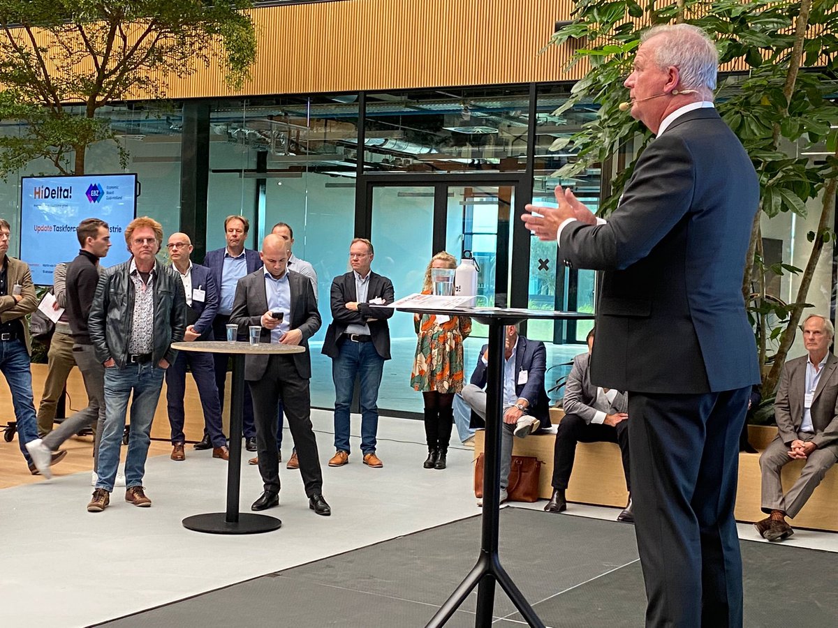 Hidelta_nl's tweet photo. Martin Van Gogh @economicboardZH sluit de formeel #ziehidelta2022 af met de actieagenda. “Zoveel mooie technologische bedrijven in ZH, samen zijn we sterker en kunnen makkelijker innoveren”.

#hidelta #zuidholland #maakindustrie https://t.co/5Lx0bBQKbC