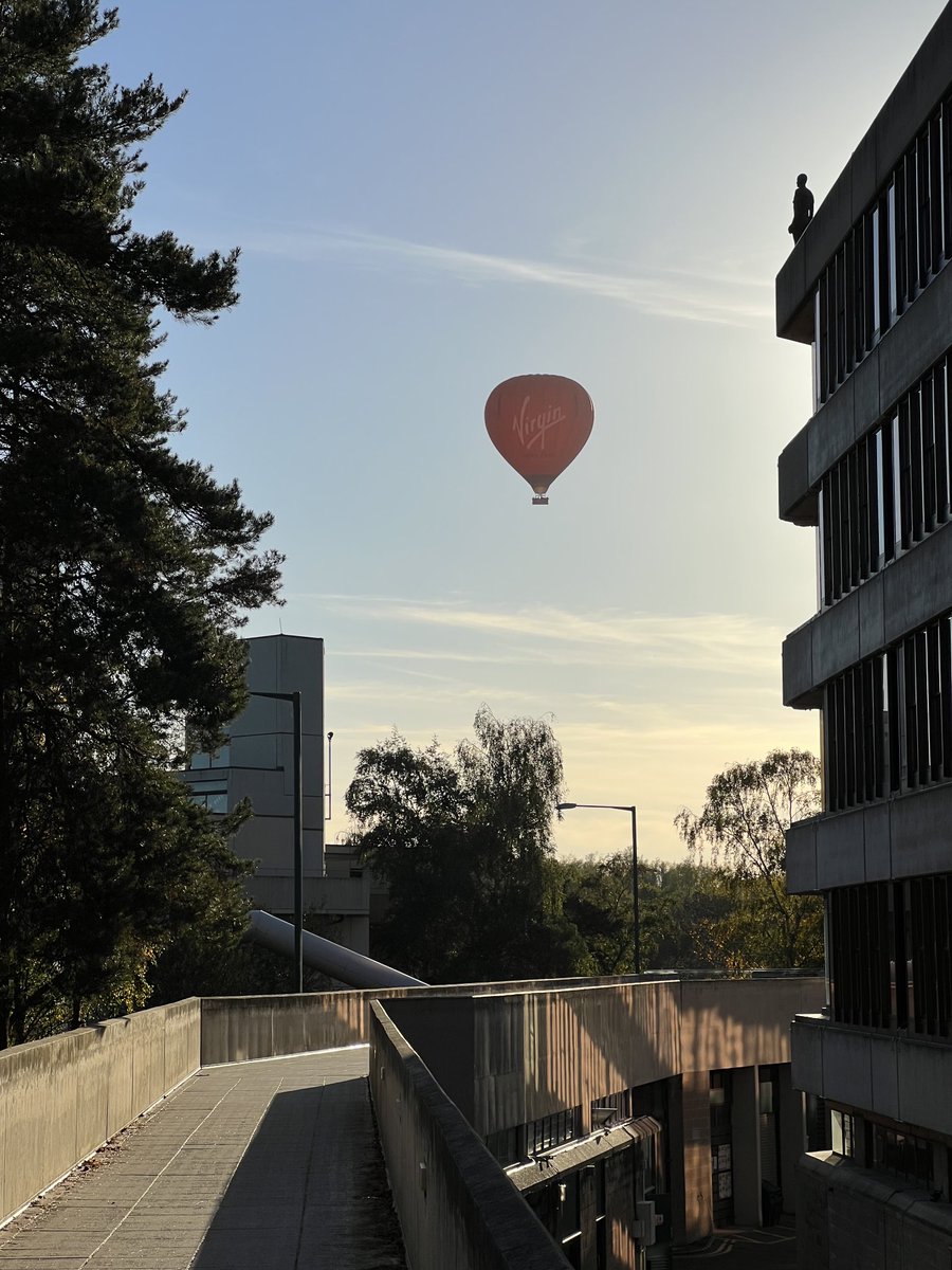 Antony Gormley’s statue on top of the UEA Lasdun Wall building has some company this evening #ueaenv
