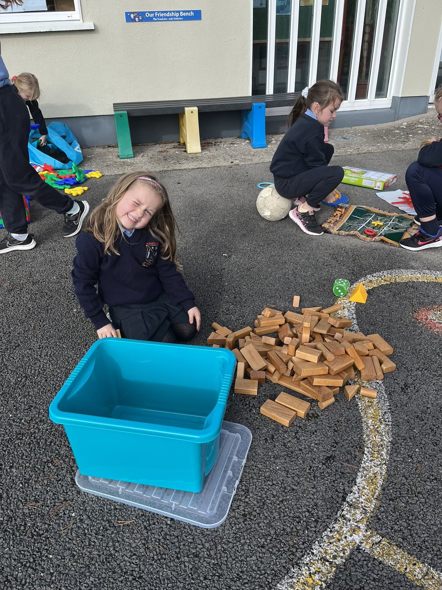 #mathsweek2022 We had great fun playing our outdoor Maths games at lunch time today #4inarow 🟡🟢🟡#snakesandladders #construction  <a href="/mathsweek/">Maths Week Ireland</a> <a href="/Maths_Eyes/">HaveYouGotMathsEyes</a> <a href="/RoscommonHerald/">Roscommon Herald</a> <a href="/RoscommonPeople/">Roscommon People</a> <a href="/Maths4all_DCU/">Maths4All DCU</a>