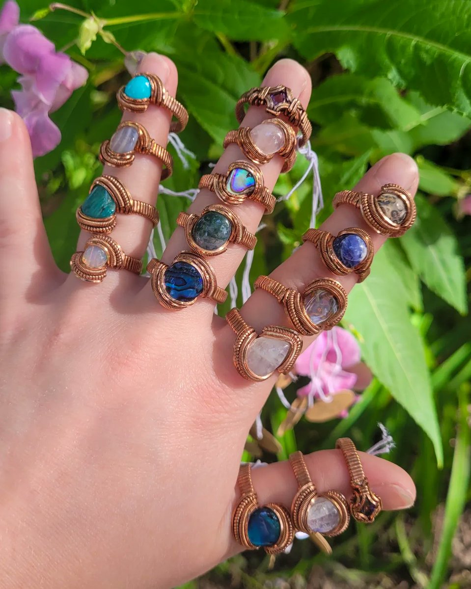 cosmiconnected's tweet photo. @ludawissy My name is Shelby and I specialize in crochet clothing and wire wrapped jewelry! 💖 https://t.co/SwONxnHWP3
