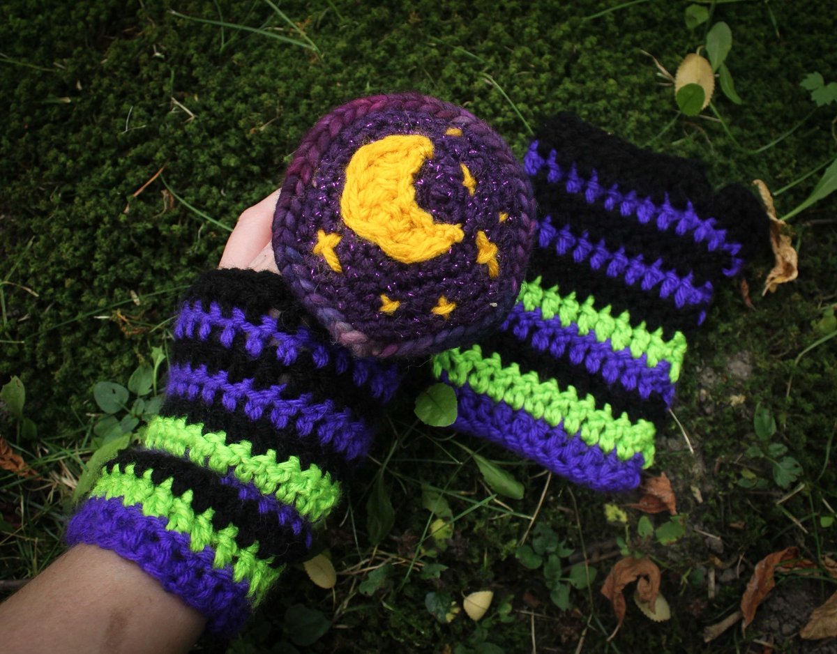 cosmiconnected's tweet photo. @ludawissy My name is Shelby and I specialize in crochet clothing and wire wrapped jewelry! 💖 https://t.co/SwONxnHWP3